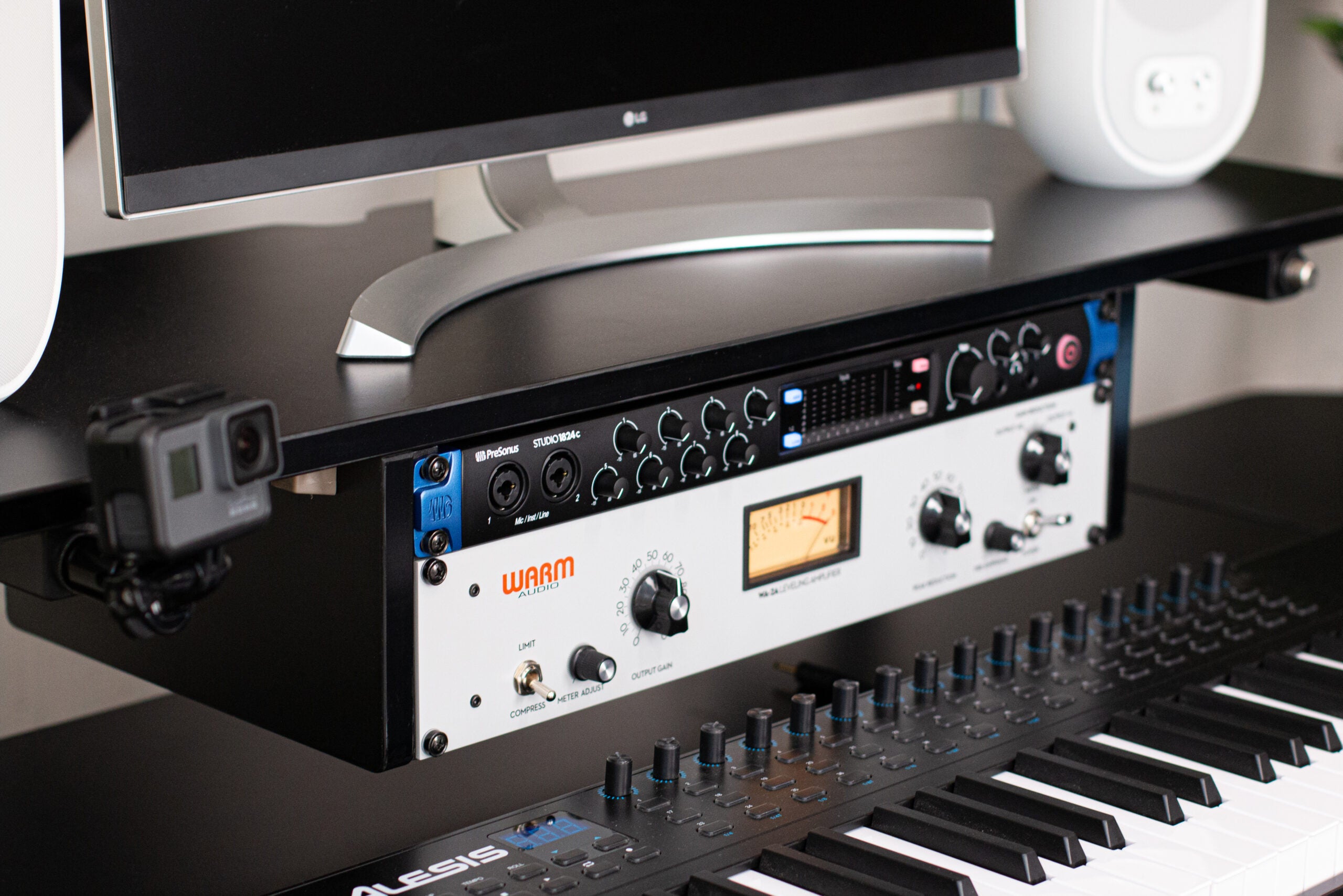 Gator Frameworks | Desk Set w/ Main Desk, Corner, Rack - BLK