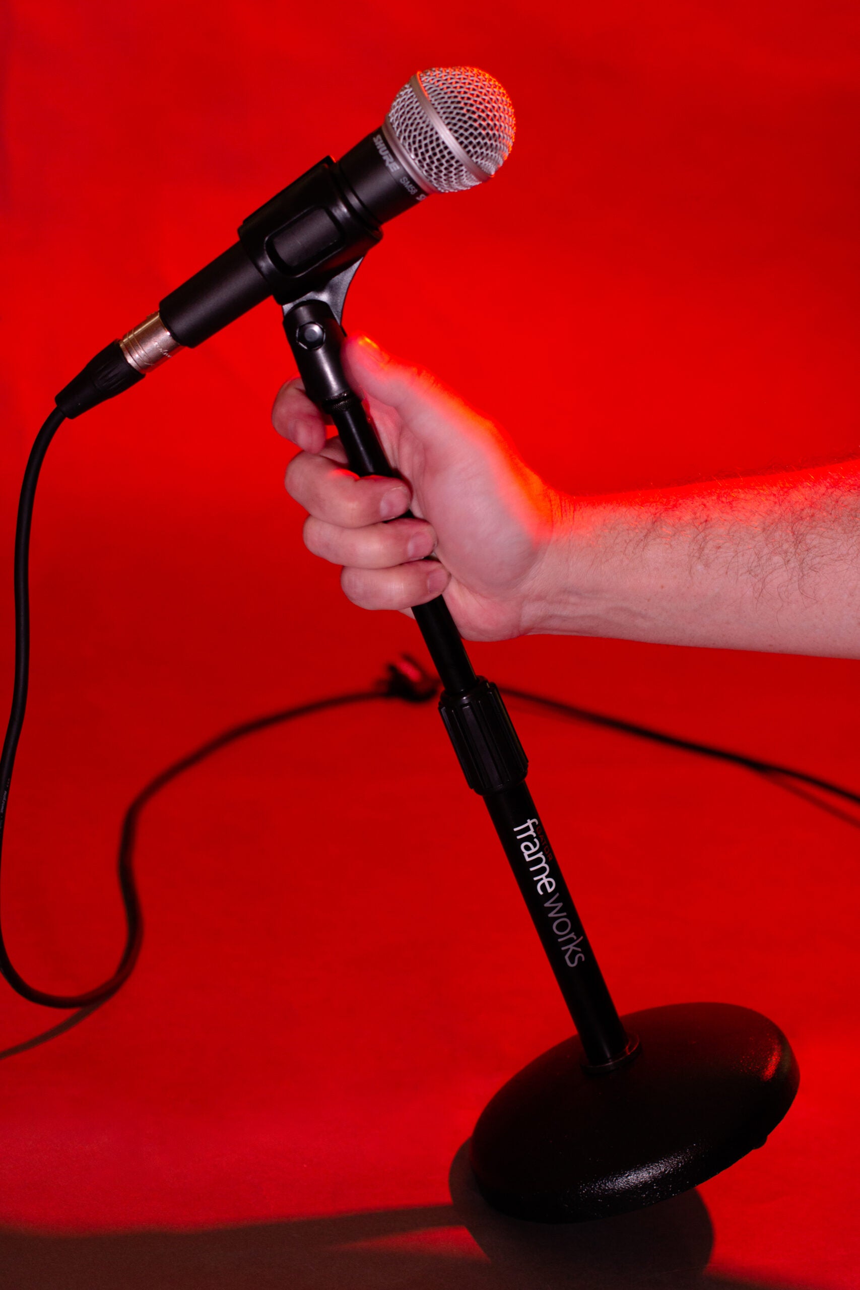 Gator Frameworks | Round Base Desktop Mic Stand