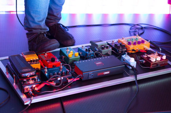Gator Cases | Pedalboard Power Supply; 12 Outputs - 2300Ma