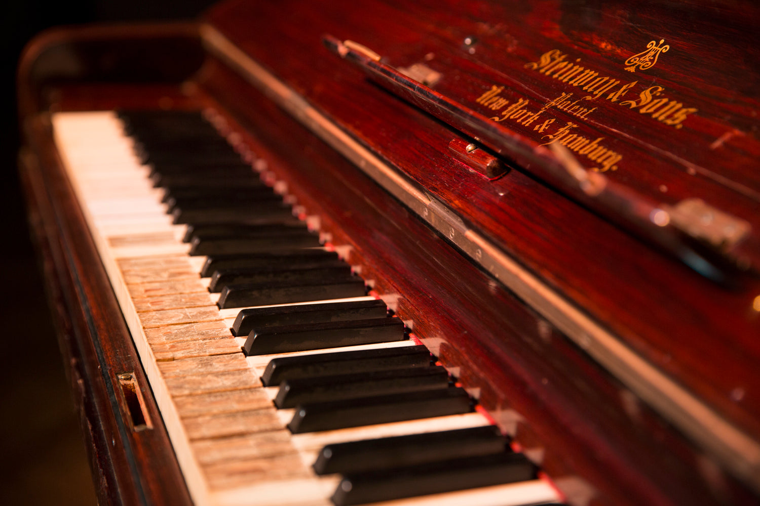 cinesamples Classic Upright Pianos
